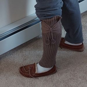 Brown leg warmers with bow
